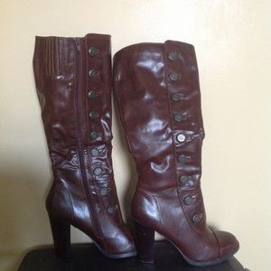 Knee boots